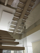 Лестницы со стеклянным ограждением. Изображение 53