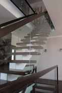 Лестницы со стеклянным ограждением. Изображение 103